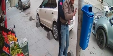 Sultangazi’de Zabıtadan genç adama hayat kurtaran heimlich manevrası