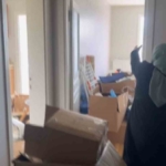 Depreme yeni taşındığı evinde yakalandı, böyle savruldu