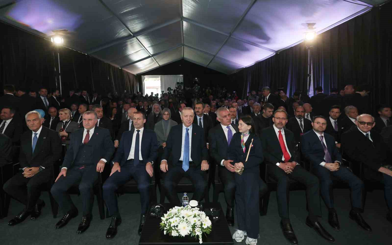 Cumhurbaşkanı Erdoğan: "Türkiye olarak olimpiyatlar dahil her türlü uluslararası spor etkinliğinin altından kalkacak kapasiteye ziyadesiyle sahibiz"