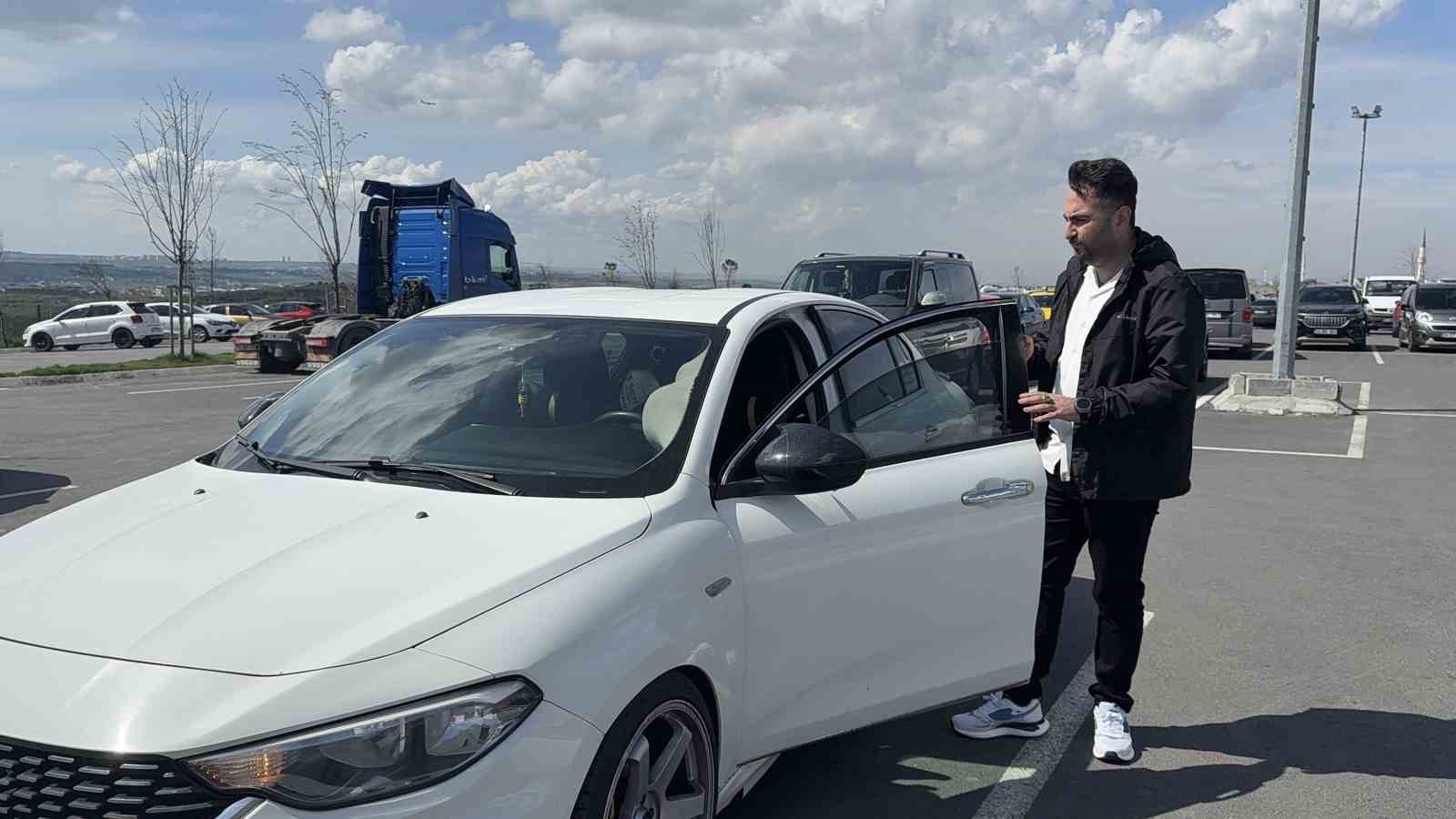 İstanbul’da ilginç olay, çarpıp hasar verdiği aracı kendi tamir etti