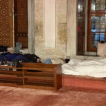 İstanbullular depremin ardından geceyi parklara kurdukları çadırlarda geçiriyor