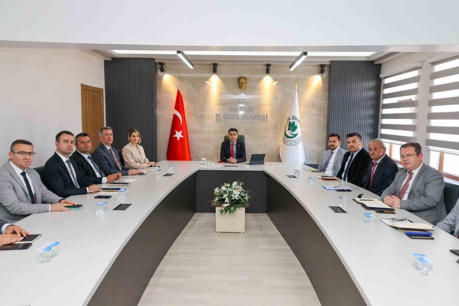 Bilecik’te asfalt sezonu başlıyor, köy yolları ve içme suyu projeleri gündemde