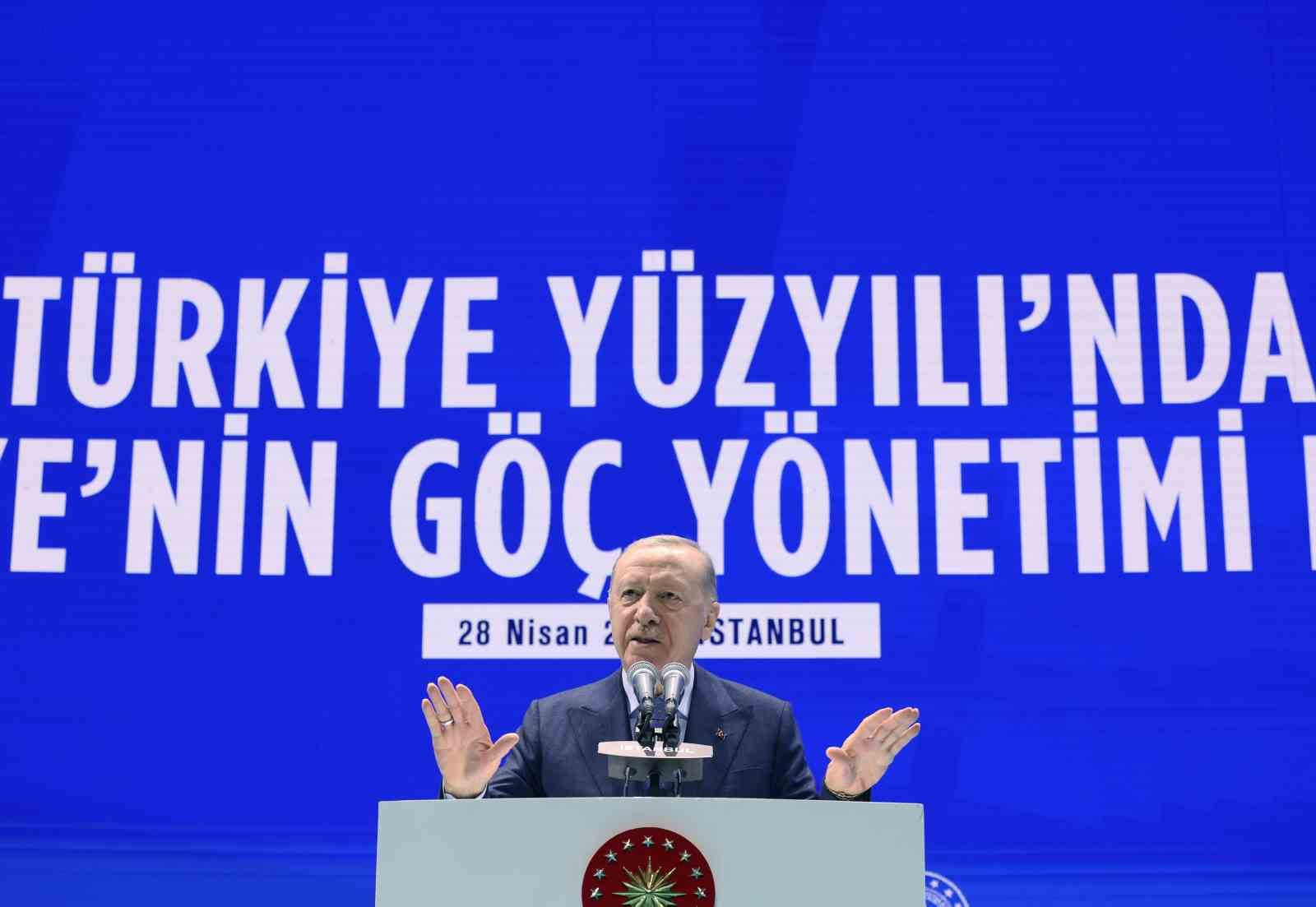 Cumhurbaşkanı Recep Tayyip Erdoğan: "Suriye’de istikrar sağlandıkça geri dönenlerin sayısı artıyor. Esad rejiminden sonra geri dönüşler 200 bini buldu. Suriye’ye dönen sayısı toplam 931 bin 450 kişi."