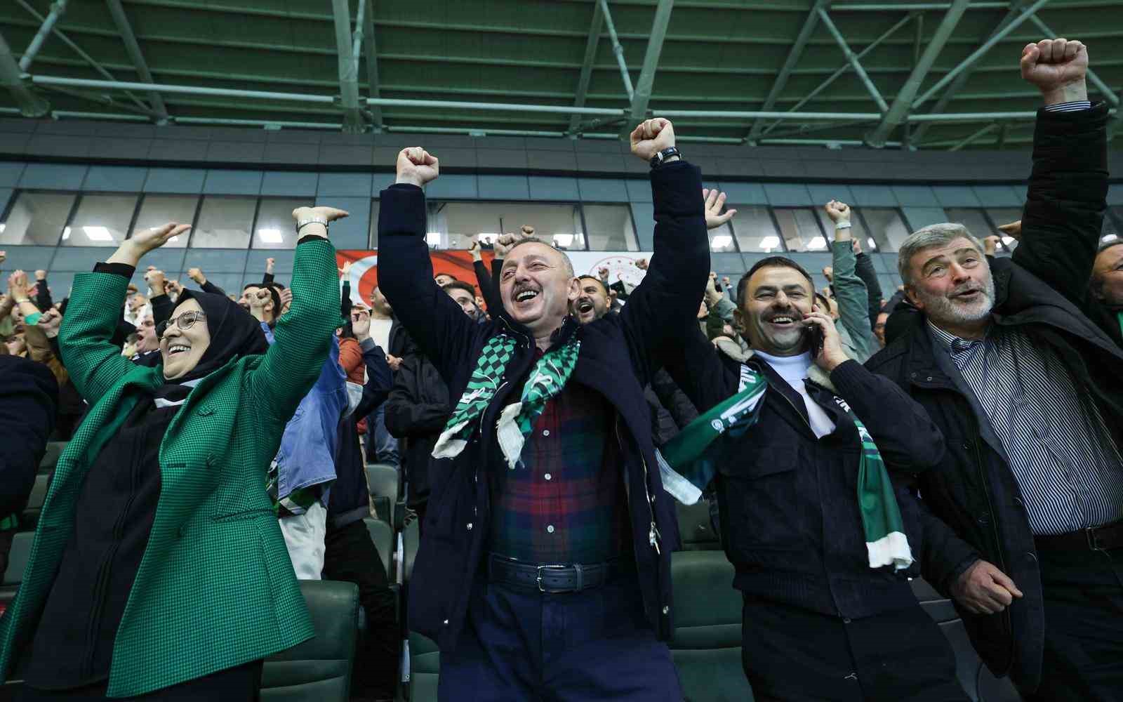 Tahir Büyükakın: "Kocaelispor’umuz yeniden ait olduğu yere, evine geri döndü"
