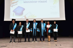 Balıkesir’de geleceğin akademisyenleri kep attı