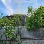 Sakarya’da 2 katlı ahşap evde yangın
