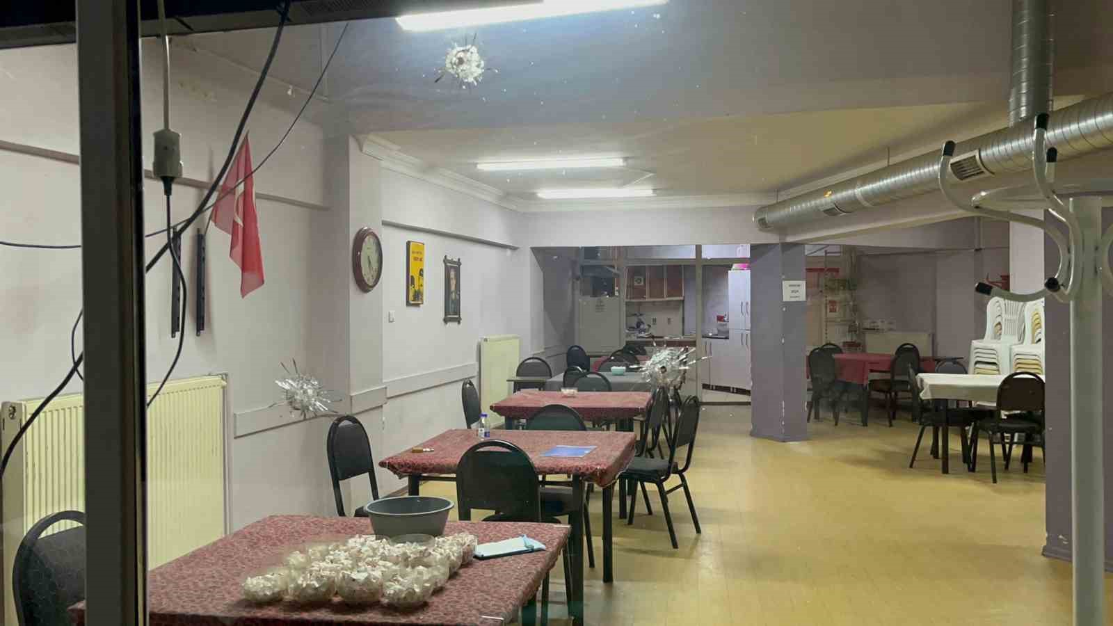 Kıraathaneyi kurşunlayan şüpheli, motosiklet ile kayıplara karıştı