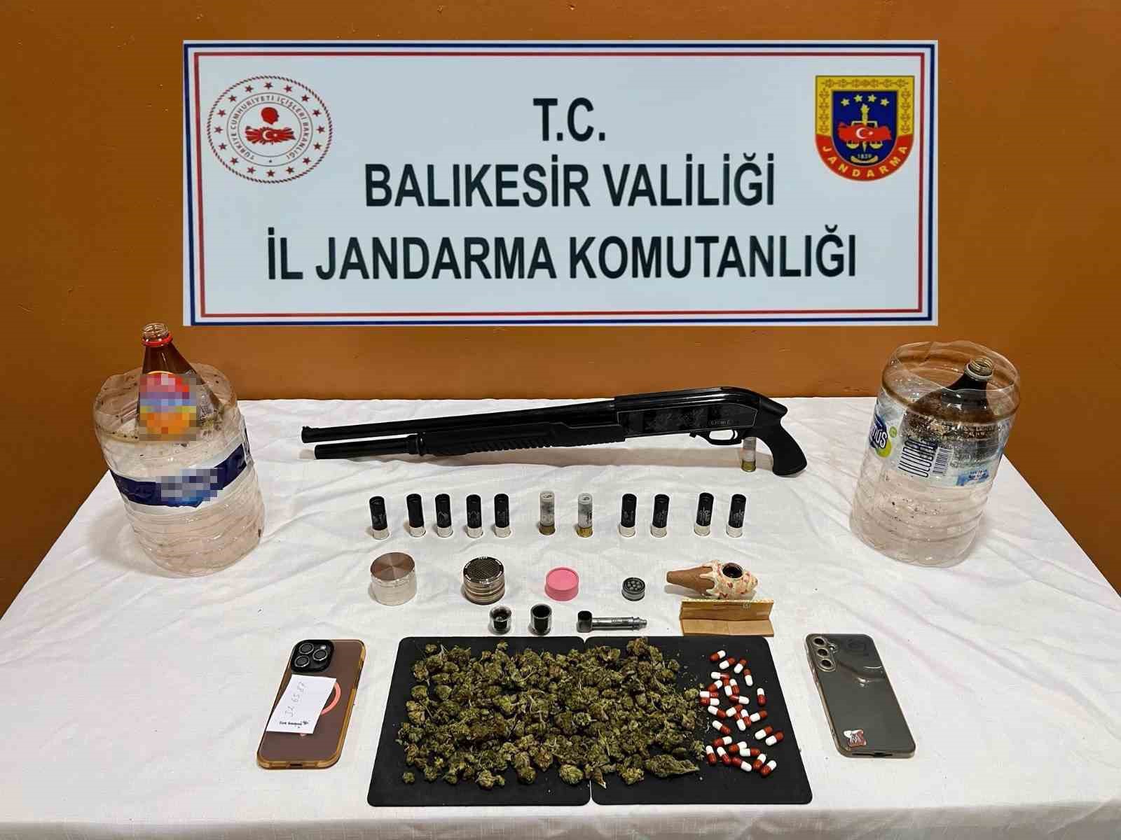 Balıkesir’de uyuşturucuya geçit yok: 2 şüpheli gözaltına alındı