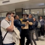 Restoran işletmecisi Cüneyt Asan’ın havalimanında yolcuyla tartıştığı anlar kamerada