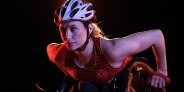 Bağcılar’da tekerlekli sandalye yarışçısı, hem anne hem de şampiyon olduu