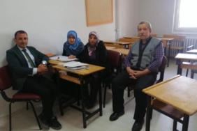 İlerlemiş yaşlarına rağmen okuma yazma öğreniyorlar