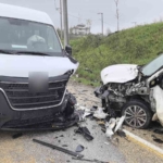 İşçileri taşıyan servis minibüsü ile hafif ticari araç çarpıştı: 13 yaralı