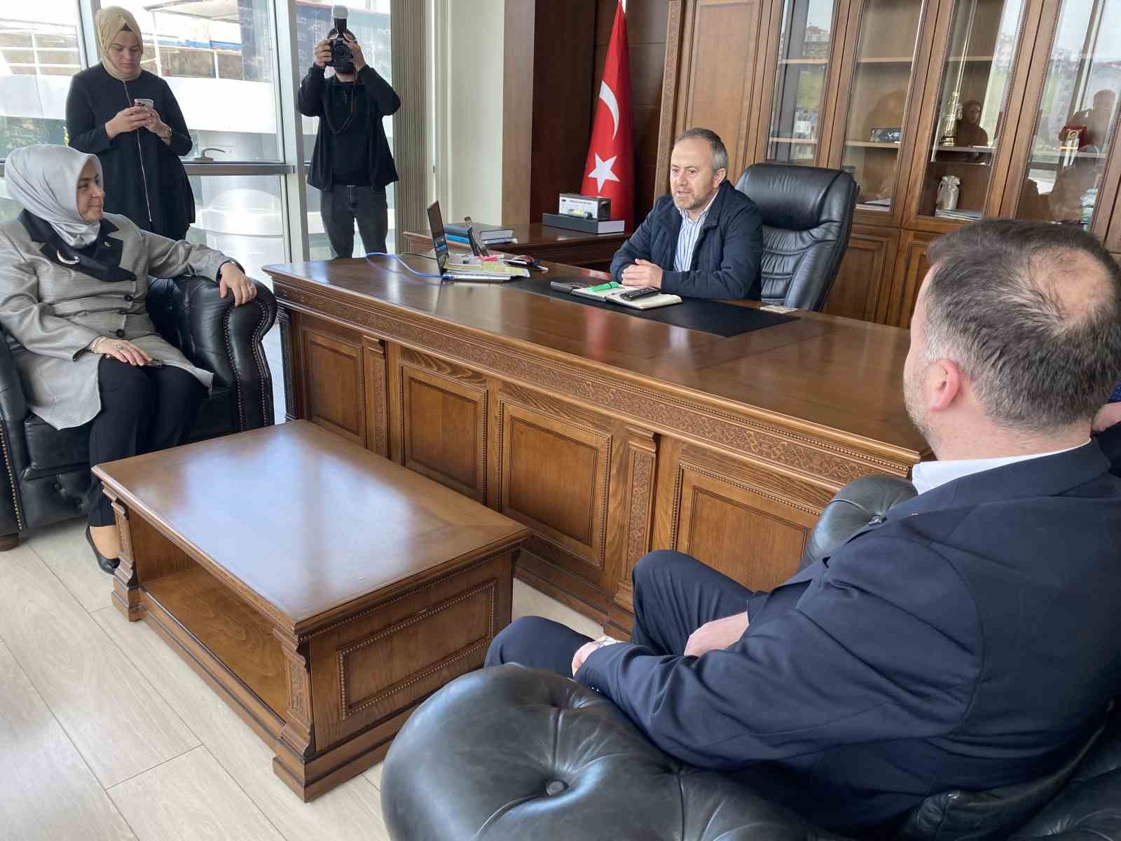 AK Parti Genel Merkez Kadın Kolları Başkanı Tuğba Işık Ercan kadın çalışanlarla bir araya geldi