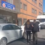 Esenler’de elinde satırla dolaşan bir kişi yakalandı