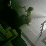 Merdivenden 3 yaşındaki kızını tekmeleyip düşüren baba tutuklandı