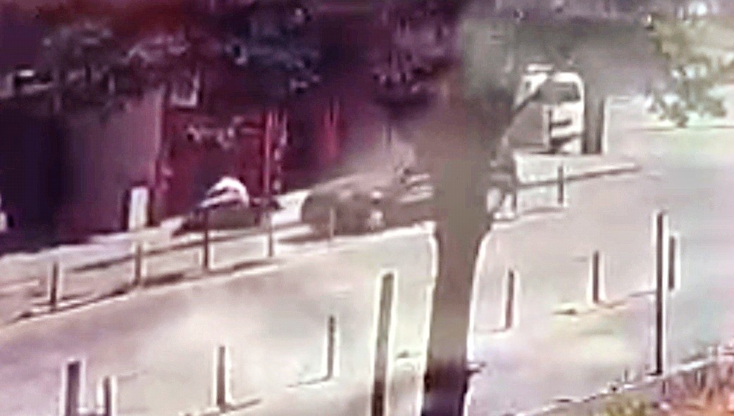 Otomobilin çarptığı motosikletli yaralandı