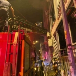Edremit’te 3 katlı binada çıkan yangına itfaiye müdahale etti