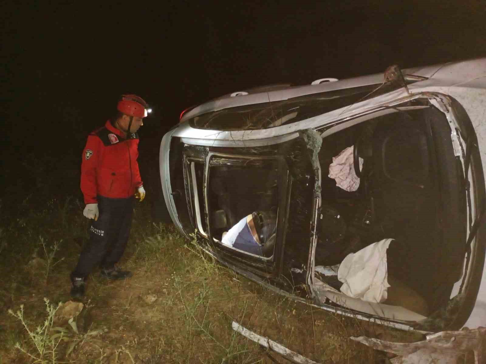 Dursunbey’de otomobil şarampole uçtu: 1 ölü, 1 yaralı