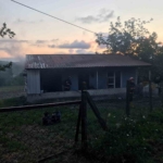 Sevgilisiyle kaldığı evi yaktı, kaçarken kaza yaptı