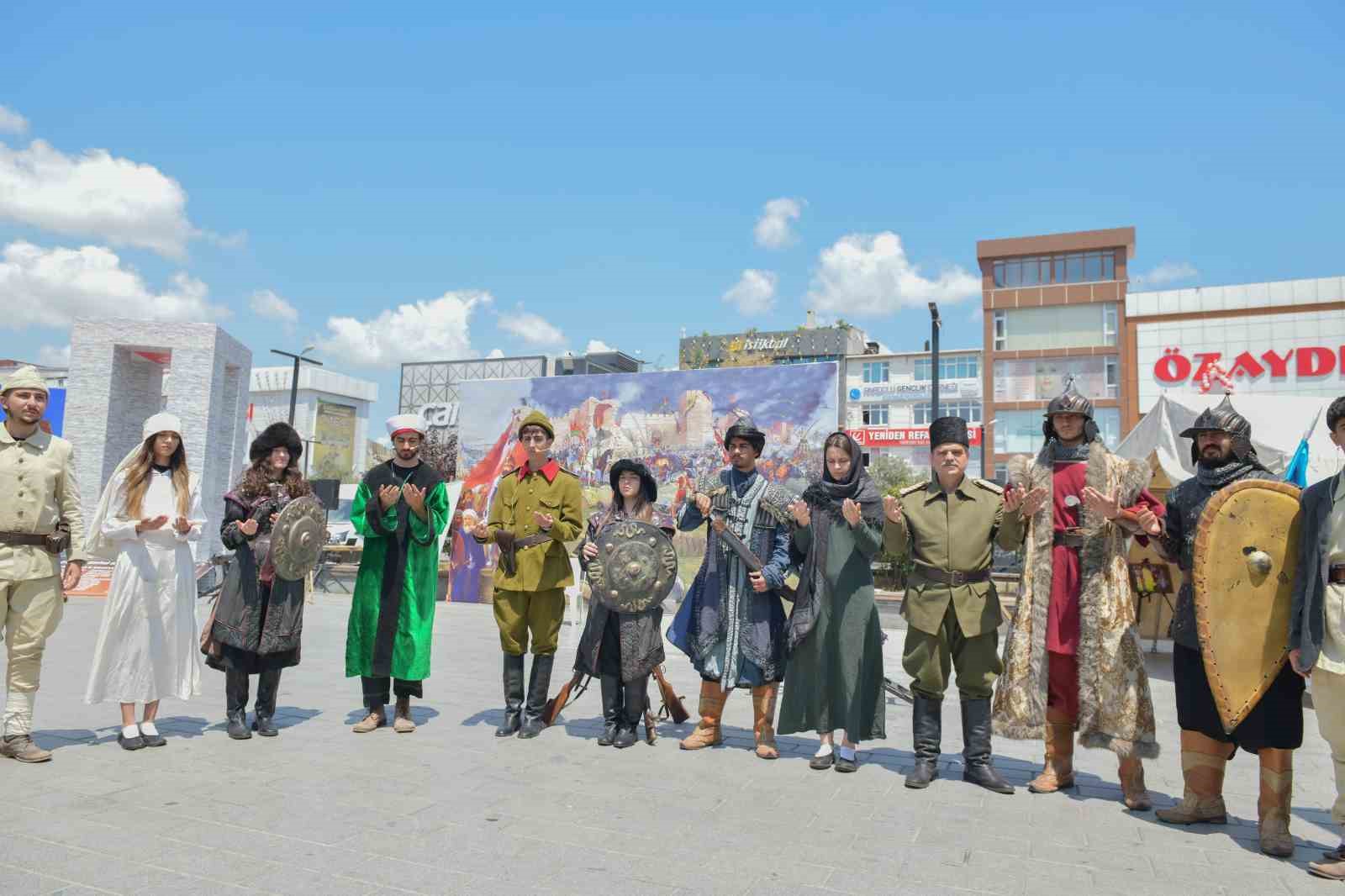 Esenyurt’ta Tarih Şöleni: 1071’den günümüze Türkiye tarihi sahnelendi