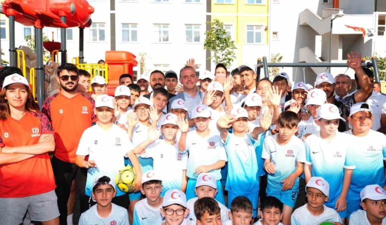 Sancaktepe’de Sırrı Süreyya Önder Spor Parkı, Nazım Hikmet Parkı ve Şiir Sokak Parkı için toplu açılış töreni düzenlendi