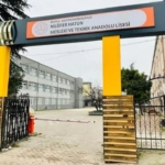 Gidemedikleri okullarında mezuniyet coşkusu yaşadılar