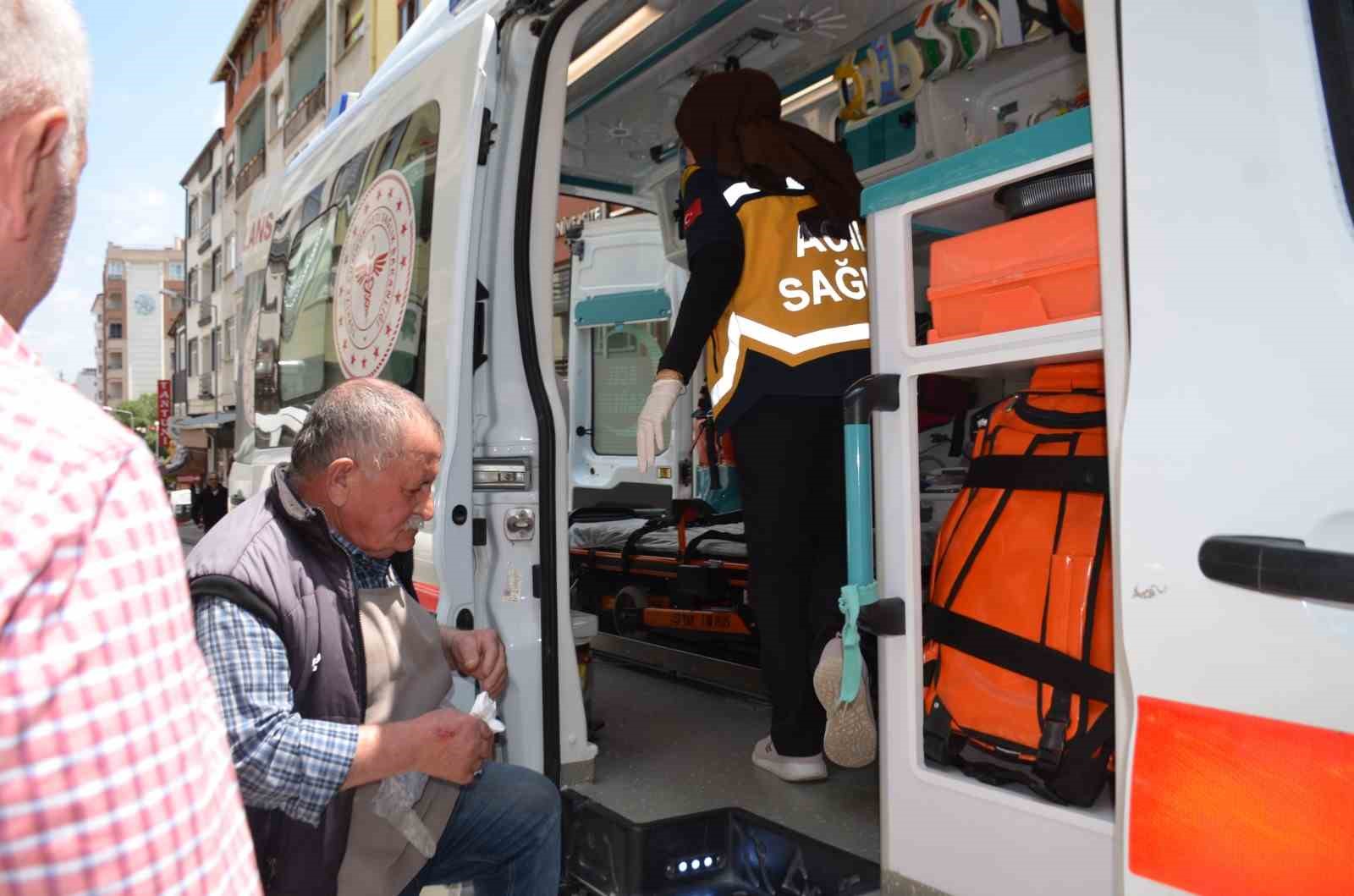 Otomobil ile motosiklet çarpıştı; 1 yaralı