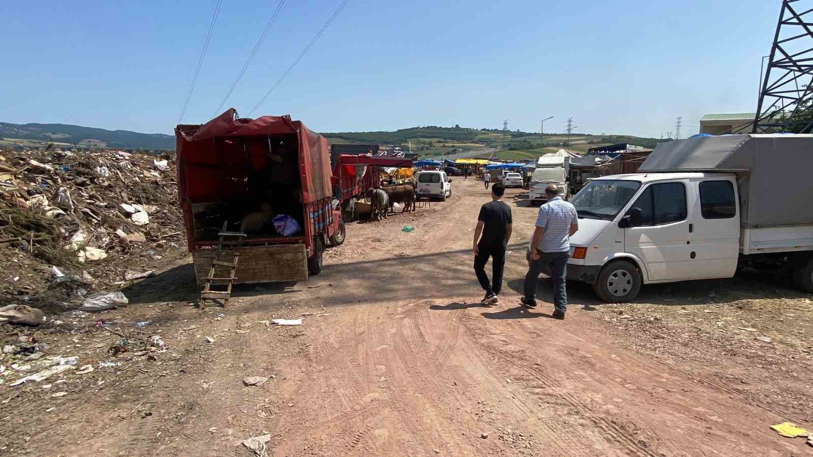 İzmit’te çöplükte kurbanlık satışı
