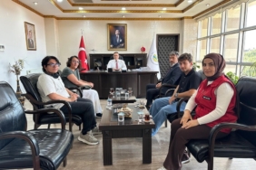 Kaymakam Memiş, münazara yarışmasında dereceye giren öğrencileri ödüllendirdi