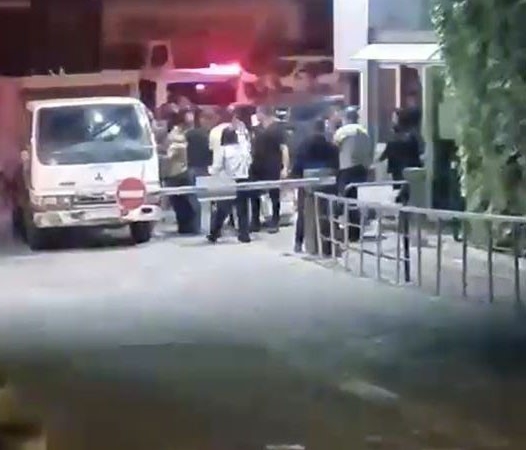 Esenyurt’ta kaynanasını hastaneye götürmek için gelen damat siteye alınmayınca ortalık karıştı