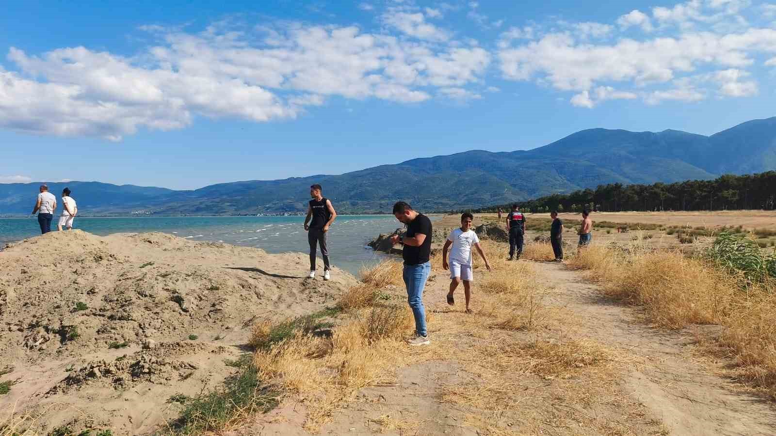 İznik Gölü’ne giren iki kuzen kayboldu