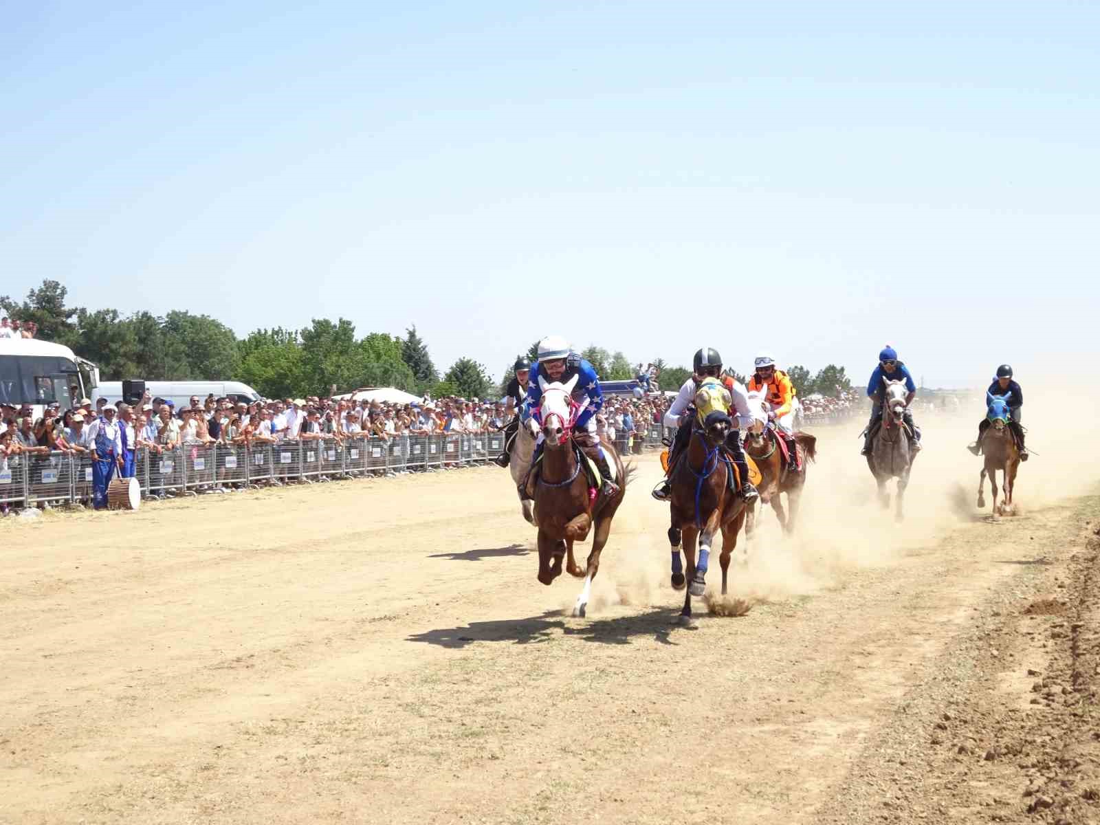 Büyükmandıra’da at yarışları düzenlendi