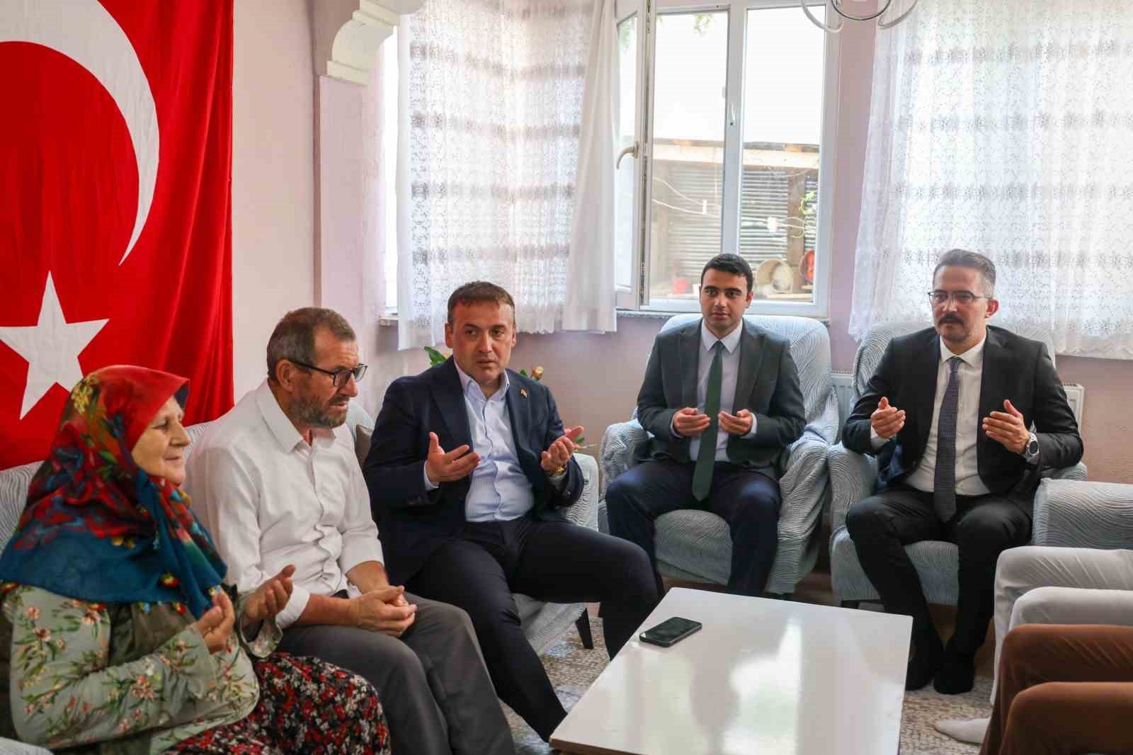 Vali Sözer şehit Osman Er’in ailesini ziyaret etti