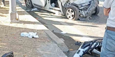 Küçükçekmece’de araç ile servis minibüsü çarpıştı: 4 yaralı