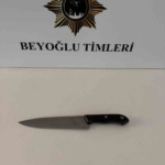 Beyoğlu’nda laf atma kavgası kanlı bitti:1 ağır yaralı