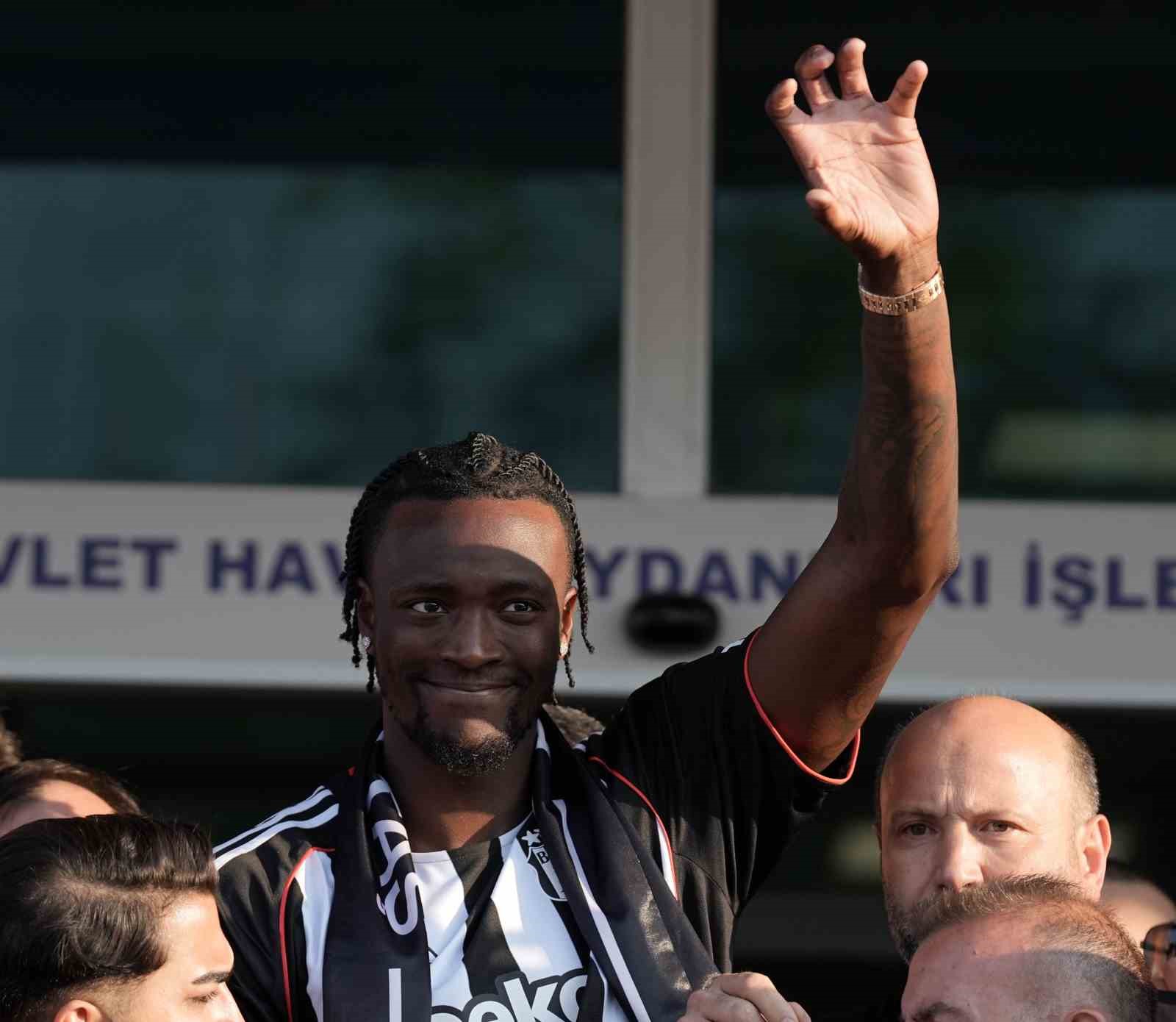 Beşiktaş’ın yeni transferi Tammy Abraham, İstanbul’a geldi