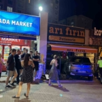 Gazla freni karıştıran sürücü aracıyla pastaneye daldı