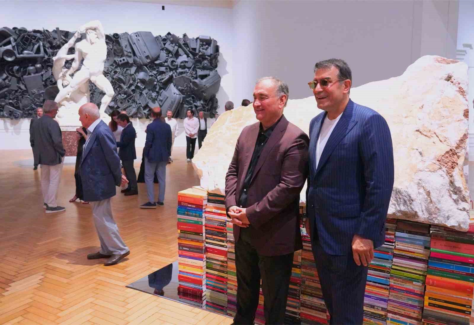 İtalya’da Yıldız Holding’in desteğiyle Ahmet Güneştekin’in "Yoktunuz" Sergisi ziyarete açıldı