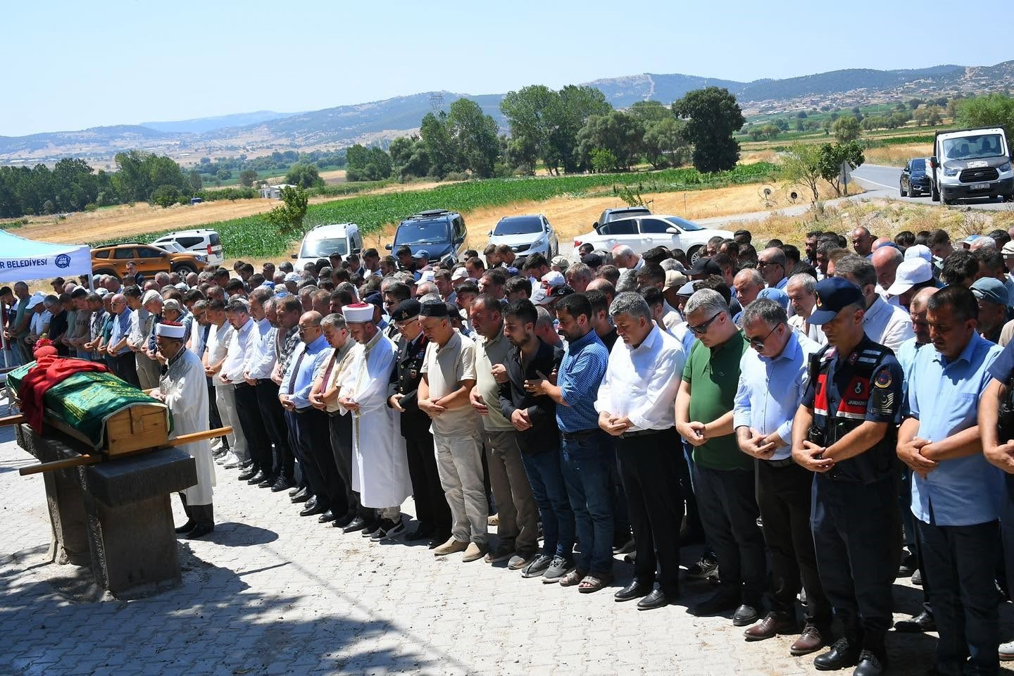 Vali Ustaoğlu, gölette boğulan çocukların cenaze namazlarına katıldı