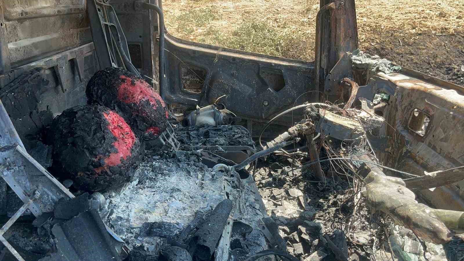 Orman yangınından geriye alevlerin erittiği karpuzlar ve simsiyah baret kaldı