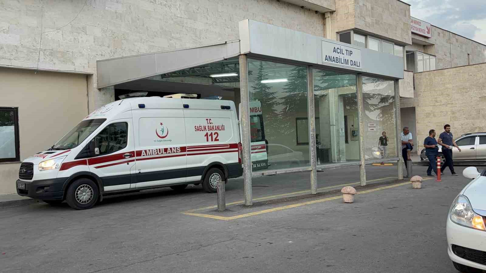 Edirne’de otomobille çarpışan motosikletli ağır yaralandı