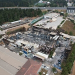 Çekmeköy’de yanarak küle dönen sünger fabrikası havadan görüntülendi