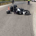 Bursa’da devrilen motosiklet bariyerlere çarptı: Baba öldü, kızı ağır yaralandı