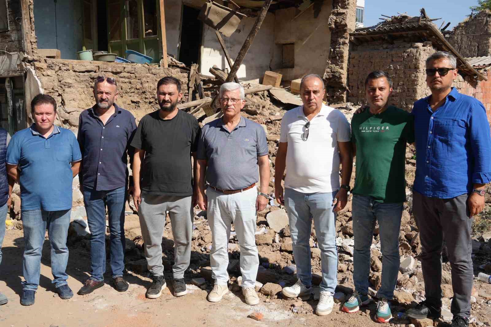 Başkan Eroğlu, deprem bölgesinde hasarlı veteriner binalarını inceledi
