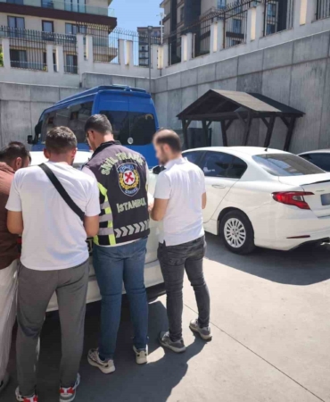 Beylikdüzü’nde ters yönde ilerleyen sürücüler trafiği tehlikeye attı