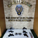 Fatih’te kuru sıkı tabancaları gerçeğe dönüştüren şüphelilere operasyon: 2 gözaltı