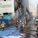 Arnavutköy’de 3 katlı fabrikada yangın