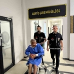 Karısını öldürmüştü, tekerlekli sandalye ile sevk edildiği adliyede tutuklandı