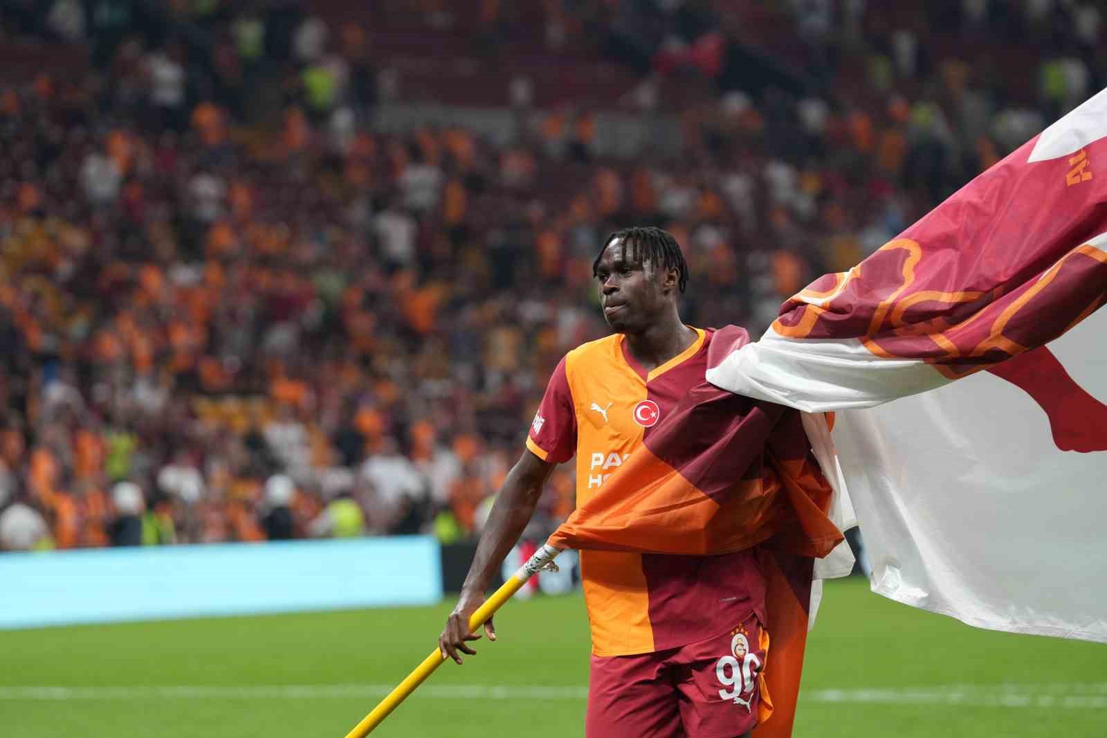 Wilfried Singo, Galatasaray formasıyla ilk maçına çıktı