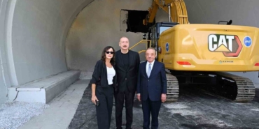 Cengiz İnşaat’ın yapımını üstlendiği Murovdağ Tüneli’nde ilk ışık göründü